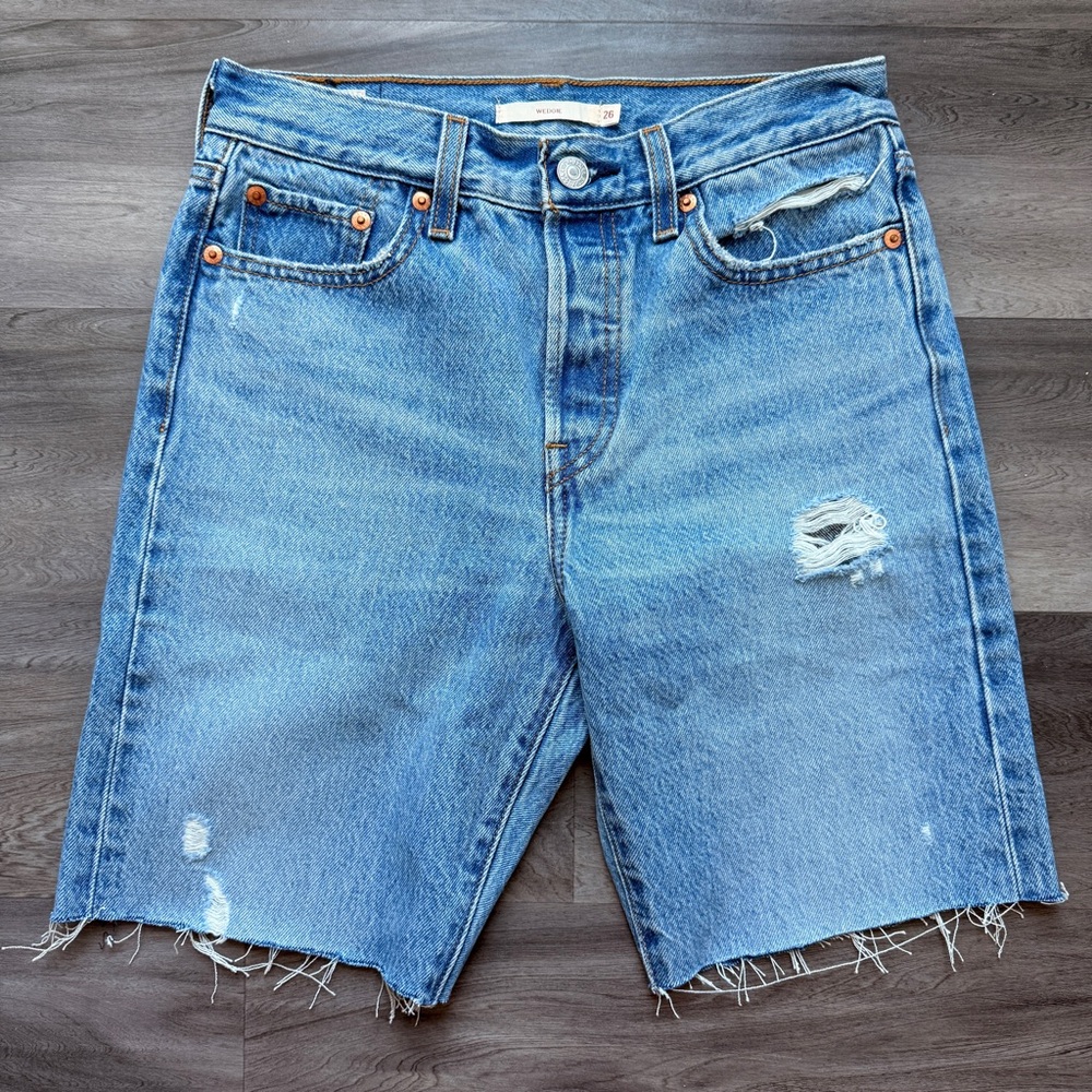 NEW Levi’s WEDGIE denim shorts